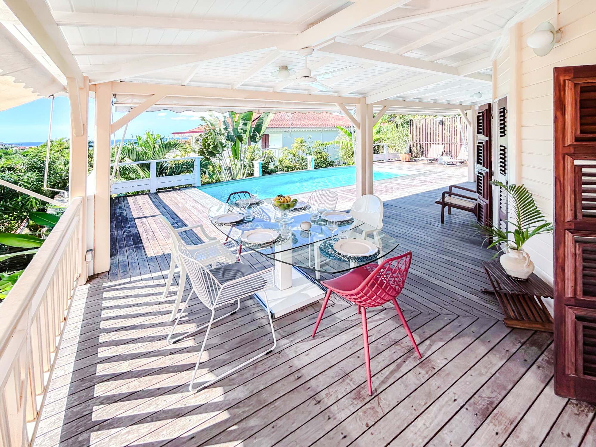 Maison Youka coin repas terrasse